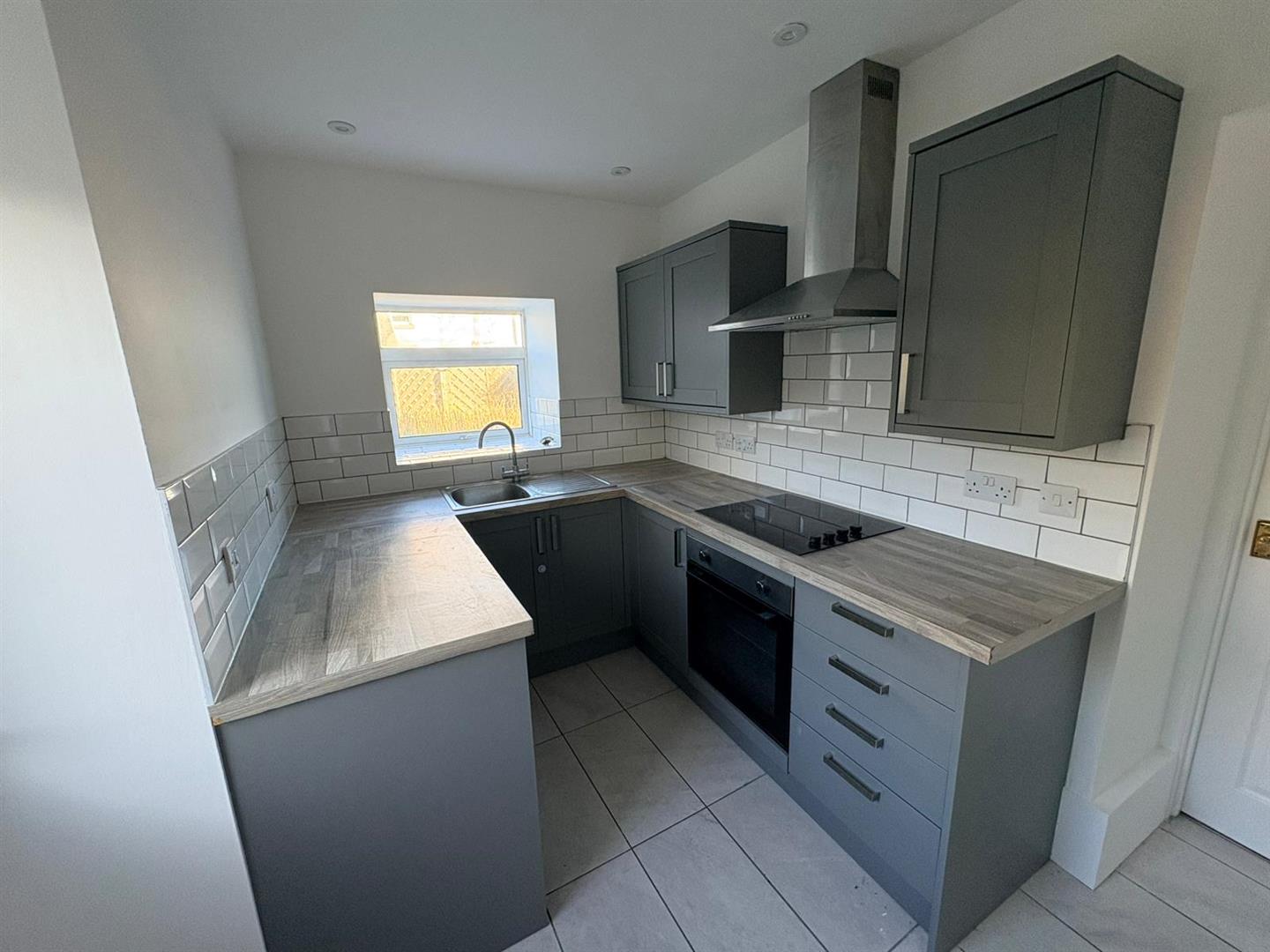 Vicarage Road, Morriston, Swansea, SA6 6DU